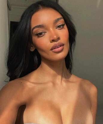 Мне доверяют многие мужчины, потому что я умею создать неповторимую атмосферу пикантности и удовольствия 😊.
Мои услуги включают классический секс, оральные ласки и многое другое. Я могу стать вашей идеальной компаньонкой для проведения незабываемых эротических моментов 🥰.
Мои фото подтверждают, что я именно та, кого ты хочешь увидеть. Обращайся, и я с радостью познакомлю тебя с нежной страстью и настоящим блаженством. Отзывы о моих услугах говорят самыми лестными словами обо мне. Позвони прямо сейчас, и насладись незабываемыми моментами в Москве! 💋💫 2584, 25 лет