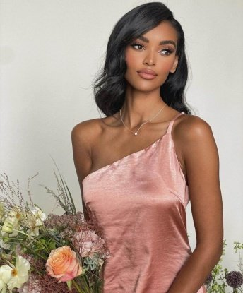 Мне доверяют многие мужчины, потому что я умею создать неповторимую атмосферу пикантности и удовольствия 😊.
Мои услуги включают классический секс, оральные ласки и многое другое. Я могу стать вашей идеальной компаньонкой для проведения незабываемых эротических моментов 🥰.
Мои фото подтверждают, что я именно та, кого ты хочешь увидеть. Обращайся, и я с радостью познакомлю тебя с нежной страстью и настоящим блаженством. Отзывы о моих услугах говорят самыми лестными словами обо мне. Позвони прямо сейчас, и насладись незабываемыми моментами в Москве! 💋💫 2584, 25 лет