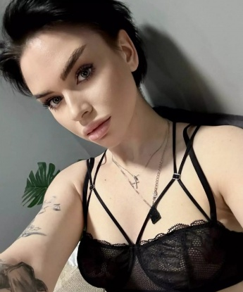 Опытная раскованная дама поможет тебе отдохнуть душой и телом, позабыть о проблемах и окунуться в атмосферу настоящего наслаждения. Жду звонка только от смелых и целеустремленных мужчин. 3669, 20 лет